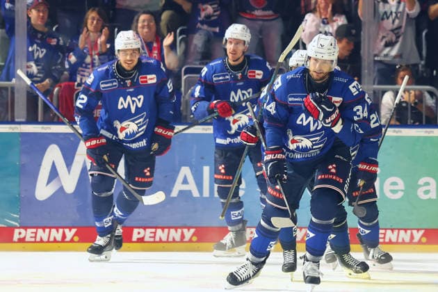 Goal to make it 3–2 by Dan Renouf of Adler Mannheim, 4 GER Adler Mannheim Eisbären Berlin Ice Hockey DEL 2 Matchday Season 2026–2027 September 20, 2026 GER Adler Mannheim Eisbären Berlin Ice Hockey PENNY DEL 2 Matchday Season 2026–2027 2September 2, 2026, Mannheim Copyright: xEibner-Pressefoto JoergxHirschx EP_JHH