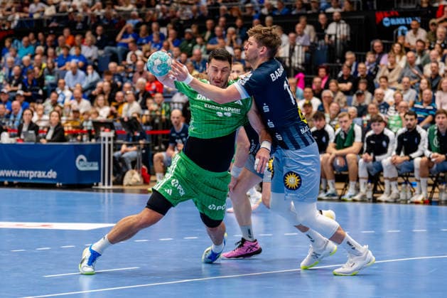 Düsseldorf, September 20, 2026, Men s Handball, Opel Bundesliga, Matchday 5, 2026–2027 Bergische HC vs. Füchse Berlin Mijajlo Marsenic of Füchse Berlin, 93, in a duel with Gerdas Babarskas of Bergische HC, 14