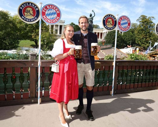 Harry KANE M with his wife Katie GOODLAND, soccer player for FC Bayern Munich, on a traditional Oktoberfest visit to the Kaefer Schaenke on September 20, 2026, in Munich, Germany Â