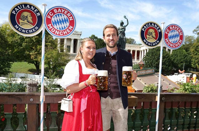Harry KANE M with his wife Katie GOODLAND, soccer player for FC Bayern Munich, on a traditional Oktoberfest visit to the Kaefer Schaenke on September 20, 2026, in Munich, Germany Â