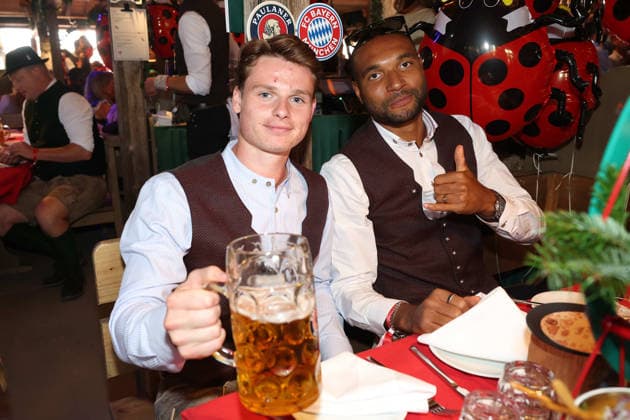 Goalkeeper Jonas URBIG M and Jonathan TAH M, FC Bayern Munich soccer players, during their traditional Oktoberfest visit to the Kaefer Schaenke on September 20, 2026, in Munich, Germany Â