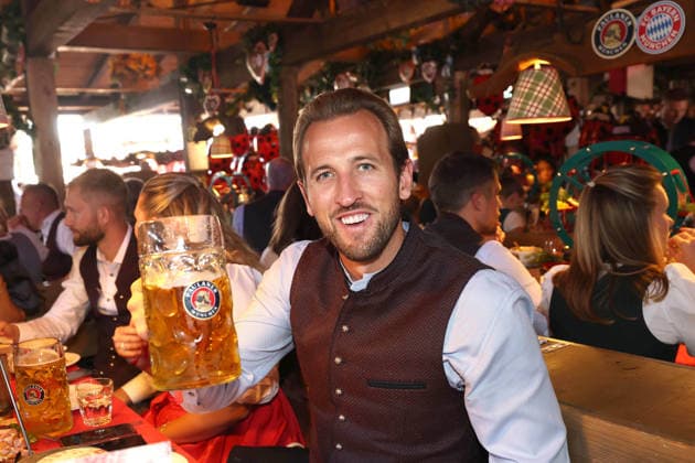 Harry KANE M Soccer FC Bayern Munich, traditional Oktoberfest visit to the Kaefer Schaenke on September 20, 2026, in Munich, Germany Â