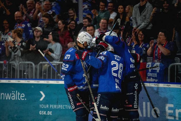 September 20, 2026, xwppx, Penny DEL Ice Hockey, Adler Mannheim vs. Eisbären Berlin: Celebration after a goal by Tom Kühnhackl, Adler Mannheim