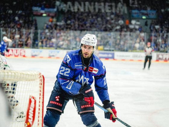September 20, 2026, xwppx, Penny DEL Ice Hockey, Adler Mannheim vs. Eisbären Berlin; from left: Matthias Plachta, Adler Mannheim