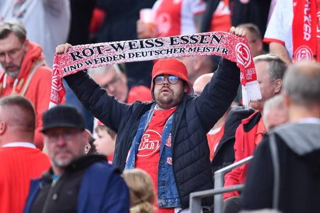 Rot Weiss Essen vs. Hansa Rostock ** FOR EDITORIAL USE ONLY ** EDITORIAL USE ONLY ** Soccer 3rd Division, Matchday 7: Rot-Weiss Essen vs. Hansa Rostock on September 20, 2026, at the Stadion an der Hafenstrasse in Essen. Rot-Weiss Essen fans, Germany, North Rhine-Westphalia, Essen. Copyright ThorstenxTillmann Copyright: ThorstenxTillmann doc87onv58lns52qfk91f95 ,EDITORIAL USE ONLY Copyright: ThorstenxTillmann