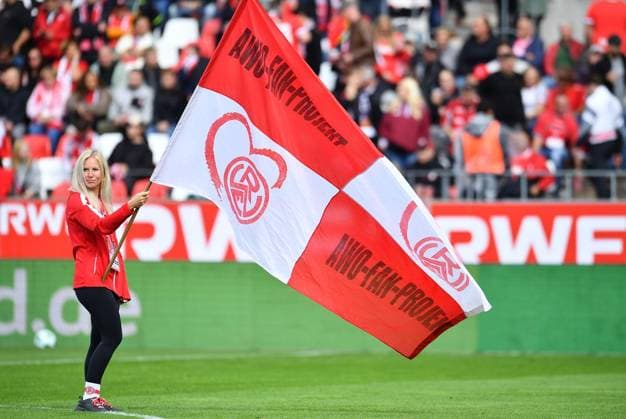 Rot Weiss Essen vs. Hansa Rostock ** FOR EDITORIAL USE ONLY ** EDITORIAL USE ONLY ** p Soccer 3rd Division, Matchday 7: Rot-Weiss Essen vs. Hansa Rostock on September 20, 2026, at the Stadion an der Hafenstrasse in Essen. Rot-Weiss Essen flag girl. Germany, North Rhine-Westphalia, Essen. Copyright ThorstenxTillmann Copyright: ThorstenxTillmann doc87onv5j7vhf100s3u1hlw ,EDITORIAL USE ONLY Copyright: ThorstenxTillmann