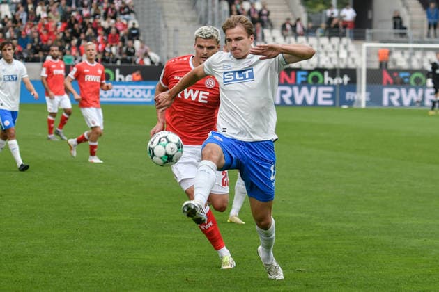From left in a one-on-one duel: Marek Janssen (Essen), 20; Florian Carstens (Rostock), 17; 09 20 2026 ¢ Soccer ¢ Rot-Weiss Essen vs. Hansa Rostock, Essen Stadium, Essen, DFB DFL regulations prohibit any use of photographs as image sequences and or quasi-video. NRW, Germany Copyright: xpepphotox xSaschaxWeizx pep00321, pep_20260920_hm
