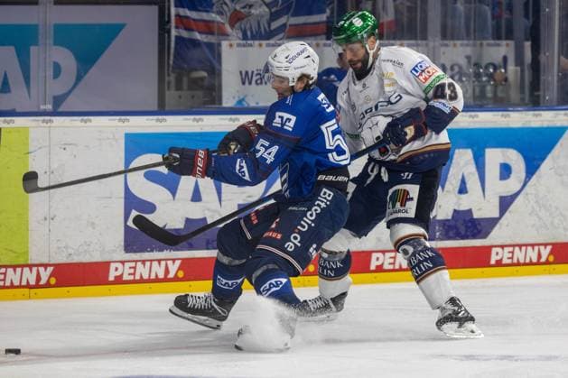 Jeremie Poirier (53, Mannheim) und Andreas Eder (43, Berlin) im Zweikampf