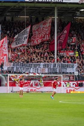 September 20, 2026: Energie Cottbus vs. FC St. Pauli, Matchday 6 of the 2. Bundesliga at the LEAG Energie Stadium Banner: Your rainbow utopia ends in pedophilia. No acceptance for your sick world. IMPORTANT NOTICE: In accordance with DFL and DFB regulations, it is prohibited to use or allow the use of photographs taken in the stadium and or during the game in the form of still images and or video-like photo sequences Copyright: xJamesxZabelx