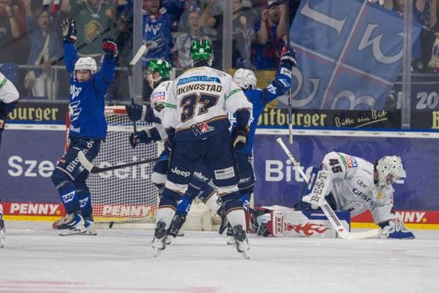 Matthias Plachta (22, Mannheim, nicht im Bild) erzielt den Ausgleichstreffer zum 2:2