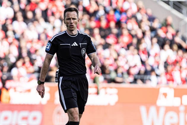 3rd Division, Matchday 7: Rot-Weiss Essen vs. Hansa Rostock, September 20, 2026; Lukas Benen, Referee; 3rd Division, Matchday 7: Rot-Weiss Essen vs. Hansa Rostock, Stadion an der Hafenstraße, Essen, September 20, 2026 DFL regulations prohibit any use of photographs as image sequences and or quasi-video Copyright: xBEAUTIFULxSPORTS Buriakovx