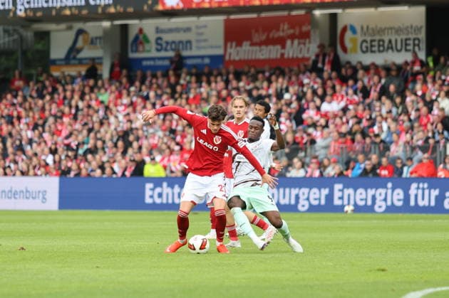 21 Luca Erlein (Energie Cottbus), left, in a duel with 9 Abdoulie Ceesay (St. Pauli), 2. Bundesliga, 2026–2027, FC Energie Cottbus vs. FC St. Pauli