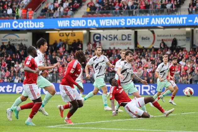 Scoring chance for No. 2 King Manu, Energie Cottbus Soccer, 2. Bundesliga, 2026–2027, FC Energie Cottbus vs. FC St. Pauli