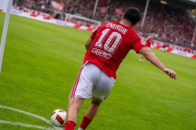 September 20, 2026: Energie Cottbus vs. FC St. Pauli, Matchday 6 of the 2. Bundesliga at the LEAG Energie Stadium (Tolcay Cigerci Corner), Energie Cottbus, 10 IMPORTANT NOTICE: In accordance with the regulations of the DFL and the DFB, it is prohibited to use or allow the use of photographs taken in the stadium and or during the game in the form of sequential images and or video-like photo series. Copyright: xJamesxZabelx