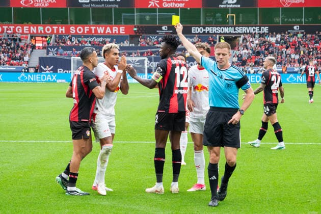 Germany 1 Bundesliga 2026–2027, Matchday 4, Bayer 04 Leverkusen vs. RB Leipzig, Saturday, September 20, 2026, BayArena Stadium, Leverkusen, North Rhine-Westphalia; Referee Robert Schröder shows Antonio Nusa (RB Leipzig) a yellow card; Leverkusen, BayArena Stadium, Leverkusen, Germany Copyright: xOrhanxHabashx