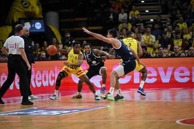 September 20, 2026, GER, Basketball, Bundesliga 1 Matchday, 2026–2027 Season, Oldenburg, EWE Arena, EWE Baskets Oldenburg vs. Syntainics MBC Jeremy ROACH EWE Baskets Oldenburg 5 DeLonnie HUNT Syntainics MBC 3 Demajeo WIGGINS EWE Baskets Oldenburg 2 Jure PLANINIC Syntainics MBC 44 Oldenburg EWE Arena Lower Saxony Germany Copyright: xnordphotoxGmbHx xRojahnx