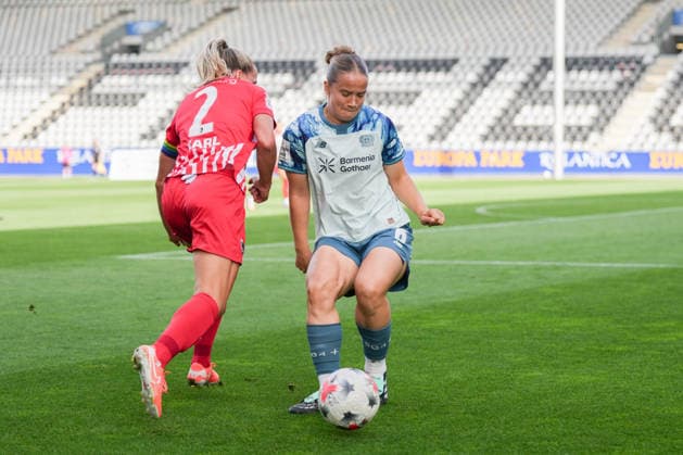 Google Pixel Women s Bundesliga: SC Freiburg vs. Bayer 04 Leverkusen, September 20, 2026. A duel between Lisa Karl (SC Freiburg, No. 2) and Paulina Platner (Bayer 04 Leverkusen), 6 Google Pixel Women s Bundesliga: SC Freiburg vs. Bayer 04 Leverkusen, Dreisamstadion, September 20, 2026. DFB and DFL regulations prohibit any use of photographs as image sequences and or quasi-video. Copyright: xBEAUTIFULxSPORTS Boscox