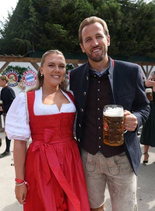 Harry Kane and his wife Katie Goodland: FC Bayern Munich s traditional visit to the Munich Oktoberfest, Wiesn, Volksfest, September 20, 2026. PHOTO: FC Bayern via Mladen Lackovic