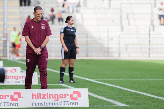 Google Pixel Women s Bundesliga: SC Freiburg vs. Bayer 04 Leverkusen, September 20, 2026; Roberto Pätzold, Bayer 04 Leverkusen, Coach; Google Pixel Women s Bundesliga: SC Freiburg vs. Bayer 04 Leverkusen, Dreisamstadion, September 20, 2026 DFB and DFL regulations prohibit any use of photographs as image sequences and or quasi-video. Copyright: xBEAUTIFULxSPORTS Boscox