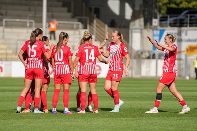 Google Pixel Women s Bundesliga: SC Freiburg vs. Bayer 04 Leverkusen, September 20, 2026—Celebration of the 1–0 goal scored via an own goal. Google Pixel Women s Bundesliga: SC Freiburg vs. Bayer 04 Leverkusen, Dreisamstadion, September 20, 2026 DFB and DFL regulations prohibit any use of photographs as image sequences and or quasi-video. Copyright: xBEAUTIFULxSPORTS Boscox