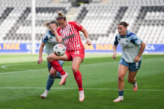 Google Pixel Women s Bundesliga: SC Freiburg vs. Bayer 04 Leverkusen, September 20, 2026. Carina Brunold of SC Freiburg, No. 14, controls the ball. Google Pixel Women s Bundesliga: SC Freiburg vs. Bayer 04 Leverkusen, Dreisamstadion, September 20, 2026. DFB and DFL regulations prohibit any use of photographs as image sequences and or quasi-video. u009D Copyright: xBEAUTIFULxSPORTS Boscox