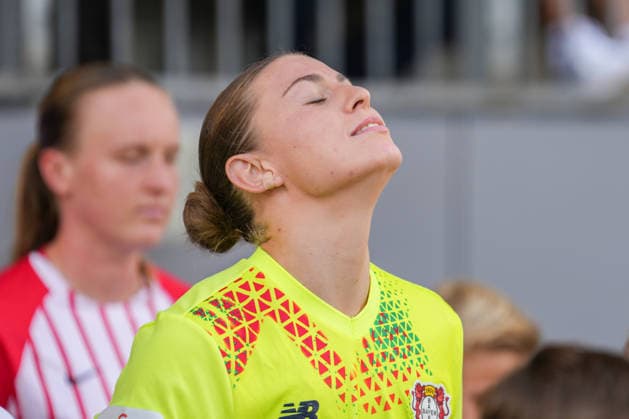 Google Pixel Women s Bundesliga SC Freiburg vs. Bayer 04 Leverkusen, September 20, 2026 Rafaela Borggräfe Bayer 04 Leverkusen, No. 12 during the warm-up Google Pixel Women s Bundesliga SC Freiburg vs. Bayer 04 Leverkusen, Dreisamstadion, September 20, 2026. DFB and DFL regulations prohibit any use of photographs as image sequences and or quasi-video. Copyright: xBEAUTIFULxSPORTS Boscox