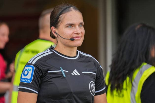 Google Pixel Women s Bundesliga SC Freiburg vs. Bayer 04 Leverkusen, September 20, 2026 Paula Mayer Fourth Official Google Pixel Women s Bundesliga SC Freiburg vs. Bayer 04 Leverkusen, Dreisamstadion, September 20, 2026 DFB and DFL regulations prohibit any use of photographs as image sequences and or quasi-video. Copyright: xBEAUTIFULxSPORTS Boscox