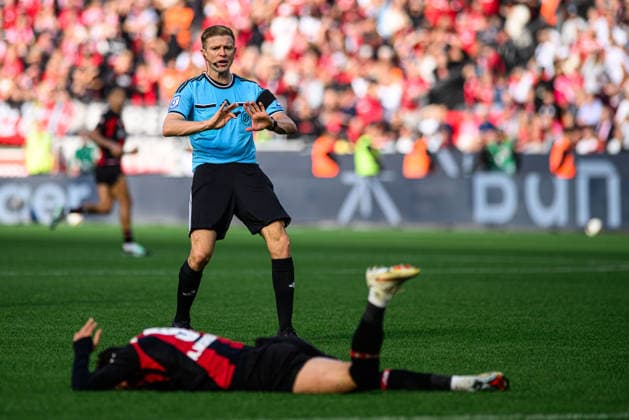 LEVERKUSEN, GERMANY - 20 SEPTEMBER, 2026: Afonso Moreira, Clemens Neitzel-Petersen, assistant referee - The Bundesliga match Bayer 04 Leverkusen vs. RB Leipzig at BayArena.  Copyright: xVitaliixKliuievx