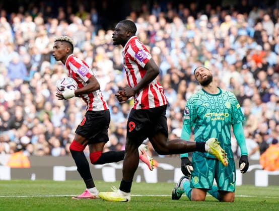 Manchester, England, 20th September 2026. Brian Brobbey of Sunderland (c0 runs back after scoring his hat trick goal (4-3) during the Manchester City vs Sunderland Premier League match at the Etihad Stadium, Manchester. Picture credit should read: Andrew Yates Sportimage EDITORIAL USE ONLY. No use with unauthorised audio, video, data, fixture lists, club league logos or live services. Online in-match use limited to 120 images, no video emulation. No use in betting, games or single club league player publications. SPI_064_AY_ManCity_Sunderland SPI-5012-0063