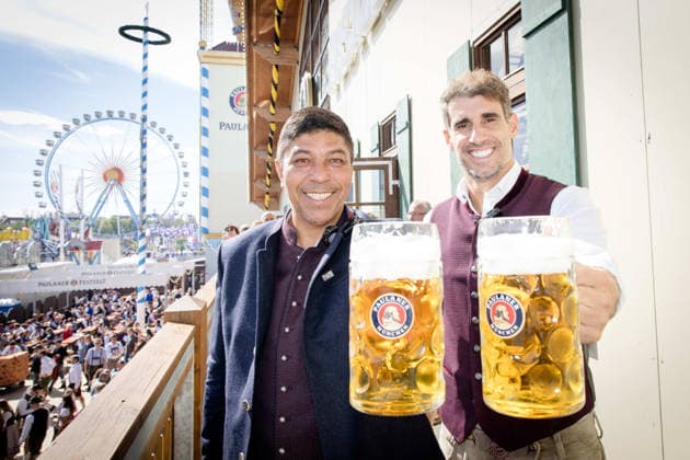 Legends Giovane Elber and Javi Martinez, FC Bayern Munich soccer team’s traditional visit to the Munich Oktoberfest, Wiesn, Volksfest, September 20, 2026. PHOTO: FC Bayern via Mladen Lackovic