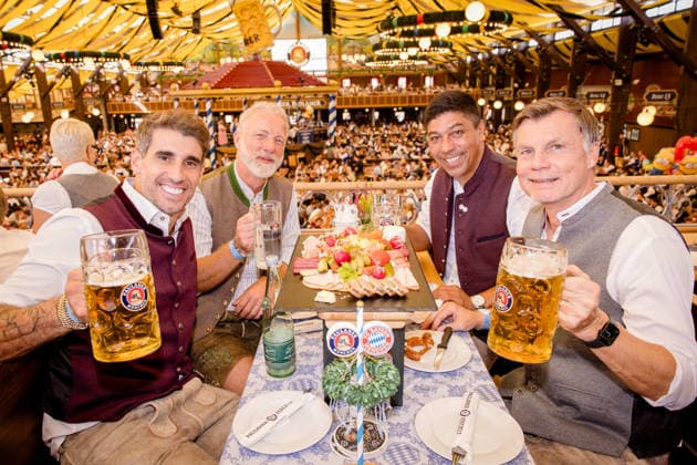 Legends, Giovane Elber, Javi Martinez, Thomas Helmer, Soccer: FC Bayern Munich s traditional visit to the Munich Oktoberfest, Wiesn, Volksfest, September 20, 2026. PHOTO: FC Bayern via Mladen Lackovic