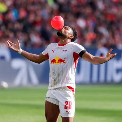 LEVERKUSEN - Christopher Nkunku of RB Leipzig with a balloon during the Bundesliga match between Bayer 04 Leverkusen and RB Leipzig at the BayArena on September 20, 2026 in Leverkusen, Germany. MARCEL TER BALS ANP Bundesliga 2026 27 xVIxANPxSportx xMarcelxterxBalsxIVx 569402862 originalFilename: 569402862.jpg