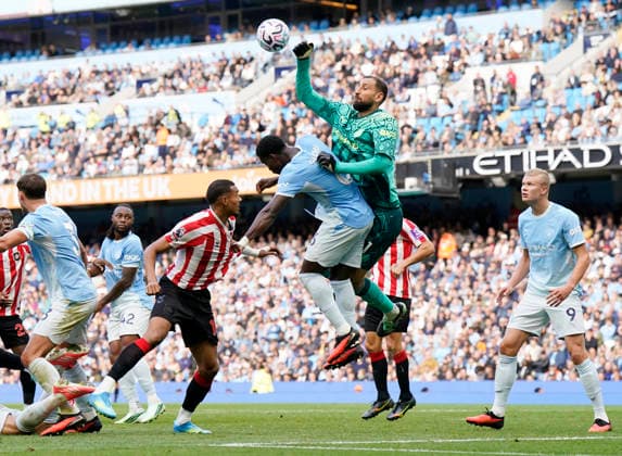 Manchester, England, 20th September 2026. Gianluigi Donnarumma of Manchester City punches clear during the Manchester City vs Sunderland Premier League match at the Etihad Stadium, Manchester. Picture credit should read: Andrew Yates Sportimage EDITORIAL USE ONLY. No use with unauthorised audio, video, data, fixture lists, club league logos or live services. Online in-match use limited to 120 images, no video emulation. No use in betting, games or single club league player publications. SPI_073_AY_ManCity_Sunderland SPI-5012-0072