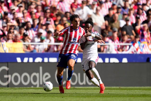 Atletico de Madrid v Real Madrid - LaLiga EA Sports 2026 27 Marc Pubill centre-back of Atletico de Madrid and Spain and Vinicius Junior left winger of Real Madrid and Brazil compete for the ball during the LaLiga EA Sports 2026 27 match between Atletico de Madrid and Real Madrid at Riyadh Air Metropolitano on September 20, 2026 in Madrid, Spain. Madrid Spain  Copyright: xJosexBretonx originalFilename:bretonhernandez-atletico260920_npe8o.jpg