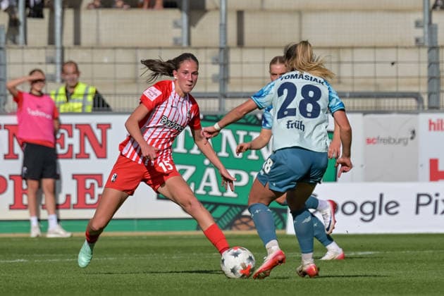 Paulina Tomasiak, Bayer 04 Leverkusen Women, 28, ahead of Maj Schneider, SC Freiburg Women, 15, GER; SC Freiburg vs. Bayer 04 Leverkusen, Women s Soccer, Bundesliga, Matchday 5, 2026–2027 Season, September 20, 2026 DFB regulations prohibit any use of photographs as image sequences and or quasi-video GER, SC Freiburg vs. Bayer 04 Leverkusen, Women’s Soccer, Bundesliga, Matchday 5, 2026–2027 Season, September 20, 2026, Freiburg Copyright: xEibner-Pressefotox EP_THS