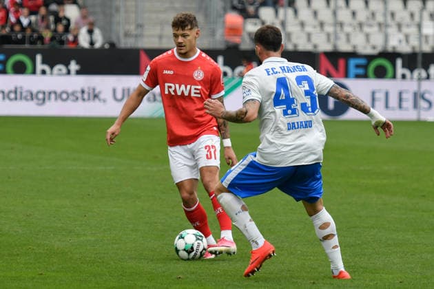 From left in a one-on-one: Jannik Hofmann (Essen) 37, Leon Dajaku (Rostock) 43, September 20, 2026 ¢ Soccer ¢ Rot-Weiss Essen vs. Hansa Rostock, Essen Stadium, Essen, DFB DFL regulations prohibit any use of photographs as image sequences and or quasi-video. NRW, Germany Copyright: xpepphotox xSaschaxWeizx pep00321, pep_20260920_hm