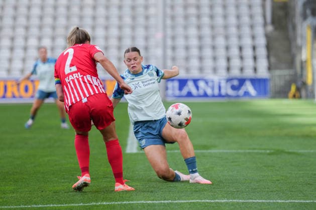 Google Pixel Women s Bundesliga: SC Freiburg vs. Bayer 04 Leverkusen, September 20, 2026 Lisa Karl (SC Freiburg), No. 2, with a cross that is deflected by Justine Brandau (Bayer 04 Leverkusen), No. 8 Google Pixel Women’s Bundesliga SC Freiburg vs. Bayer 04 Leverkusen, Dreisamstadion, September 20, 2026 DFB and DFL regulations prohibit any use of photographs as image sequences and or quasi-video. Copyright: xBEAUTIFULxSPORTS Boscox