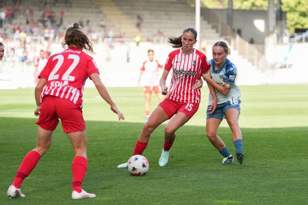 Google Pixel Women s Bundesliga: SC Freiburg vs. Bayer 04 Leverkusen, September 20, 2026. Maj Schneider (SC Freiburg) in possession of the ball and in a tackle with Sofie Zdebel (Bayer 04 Leverkusen), 16 Google Pixel Women’s Bundesliga SC Freiburg vs. Bayer 04 Leverkusen, Dreisamstadion, September 20, 2026. DFB and DFL regulations prohibit any use of photographs as image sequences and or quasi-video. Copyright: xBEAUTIFULxSPORTS Boscox