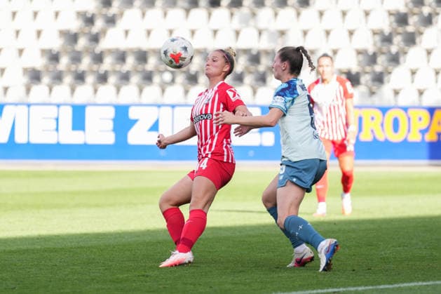 Google Pixel Women s Bundesliga: SC Freiburg vs. Bayer 04 Leverkusen, September 20, 2026—Carina Brunold of SC Freiburg, No. 14, controlling the ball. Google Pixel Women s Bundesliga: SC Freiburg vs. Bayer 04 Leverkusen, Dreisamstadion, September 20, 2026 DFB and DFL regulations prohibit any use of photographs as image sequences and or quasi-video. Copyright: xBEAUTIFULxSPORTS Boscox