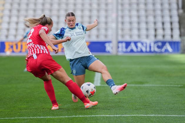 Google Pixel Women s Bundesliga: SC Freiburg vs. Bayer 04 Leverkusen, September 20, 2026. Lisa Karl (SC Freiburg), 2, with a cross. Google Pixel Women s Bundesliga: SC Freiburg vs. Bayer 04 Leverkusen, Dreisamstadion, September 20, 2026 DFB and DFL regulations prohibit any use of photographs as image sequences and or quasi-video. Copyright: xBEAUTIFULxSPORTS Boscox