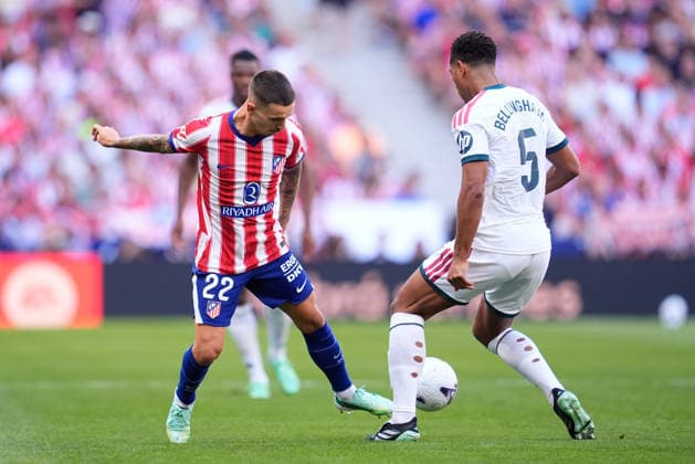 September 20, 2026, Madrid, Madrid, Spain: Jude Bellingham of Real Madrid CF and Alejandro Grimaldo of Atletico de Madrid compete for the ball during the Spanish League, LaLiga EA Sports, football match played between Atletico de Madrid and Real Madrid CF at Riyadh Air Metropolitano stadium on September 20, 2026, in Madrid, Spain. Atletico De Madrid V Real Madrid CF - LaLiga EA Sports  - ZUMAa181 20260920_zaa_a181_077 Copyright: xDennisxAgyemanx