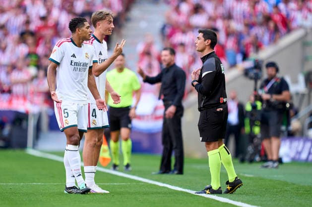 ESP: Atletico de Madrid - Real Madrid. La Liga EA Sports. Matchday 7. Jude Bellingham and Dean Huijsen of Real Madrid CF during the La Liga EA Sports match between Atletico de Madrid and Real Madrid CF played at Riyadh Metropolitano Stadium on September 20, 2026 in Madrid, Spain. kpng Copyright: xCesarxCebollax xPRESSINPHOTOx PS_2627_ATM_RMA_029