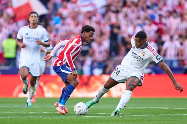 ESP: Atletico de Madrid - Real Madrid. La Liga EA Sports. Matchday 7. Ibrahima Konate of Real Madrid CF and Jonathan David of Atletico de Madrid during the La Liga EA Sports match between Atletico de Madrid and Real Madrid CF played at Riyadh Metropolitano Stadium on September 20, 2026 in Madrid, Spain. kpng Copyright: xCesarxCebollax xPRESSINPHOTOx PS_2627_ATM_RMA_030