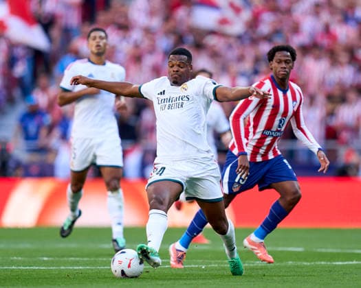 ESP: Atletico de Madrid - Real Madrid. La Liga EA Sports. Matchday 7. Ibrahima Konate of Real Madrid CF and Jonathan David of Atletico de Madrid during the La Liga EA Sports match between Atletico de Madrid and Real Madrid CF played at Riyadh Metropolitano Stadium on September 20, 2026 in Madrid, Spain. kpng Copyright: xCesarxCebollax xPRESSINPHOTOx PS_2627_ATM_RMA_032