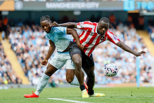 Manchester City v Sunderland - Premier League 2026 27 Jeremy Doku of Manchester City and Brian Brobbey of Sunderland challenge during the Premier League 2026 27 match between Manchester City and Sunderland at Etihad Stadium on September 19, 2026 in Manchester, England. WARNING! This Photograph May Only Be Used For Newspaper And Or Magazine Editorial Purposes. May Not Be Used For Publications Involving 1 player, 1 Club Or 1 Competition Without Written Authorisation From Football DataCo Ltd. For Any Queries, Please Contact Football DataCo Ltd on +44 (0) 207 864 9121 Manchester Etihad Stadium England United Kingdom Copyright: xAllstarxPicturexLibraryxLtdx