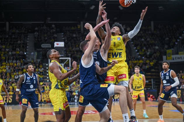 September 20, 2026, GER, Basketball, Bundesliga 1 Matchday, 2026–2027 Season, Oldenburg, EWE Arena, EWE Baskets Oldenburg vs. Syntainics MBC Tylan POPE EWE Baskets Oldenburg 9 Jure PLANINIC Syntainics MBC 44 Borisa SIMANIC Syntainics MBC 22 Oldenburg EWE Arena Lower Saxony Germany Copyright: xnordphotoxGmbHx xRojahnx