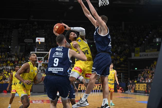 September 20, 2026, GER, Basketball, Bundesliga 1 Matchday, 2026–2027 Season, Oldenburg, EWE Arena, EWE Baskets Oldenburg vs. Syntainics MBC Tylan POPE EWE Baskets Oldenburg 9 Kresimir NIKIC Syntainics MBC 9 Borisa SIMANIC Syntainics MBC 22 Oldenburg EWE Arena Lower Saxony Germany Copyright: xnordphotoxGmbHx xRojahnx