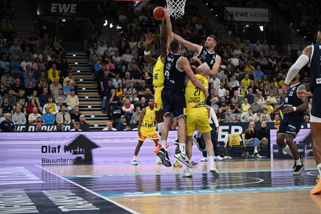 September 20, 2026, GER, Basketball, Bundesliga 1 Matchday, 2026–2027 Season, Oldenburg, EWE Arena, EWE Baskets Oldenburg vs. Syntainics MBC Nate JOHNSON EWE Baskets Oldenburg 10 Kresimir NIKIC Syntainics MBC 9 Borisa SIMANIC Syntainics MBC 22 Seth HINRICHS EWE Baskets Oldenburg 21 Oldenburg EWE Arena Lower Saxony Germany Copyright: xnordphotoxGmbHx xRojahnx