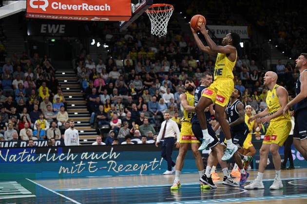 September 20, 2026, GER, Basketball, Bundesliga 1 Matchday, 2026–2027 Season, Oldenburg, EWE Arena, EWE Baskets Oldenburg vs. Syntainics MBC driving to the basket Jeremy ROACH EWE Baskets Oldenburg 5 Oldenburg EWE Arena Lower Saxony Germany Copyright: xnordphotoxGmbHx xRojahnx