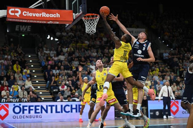 September 20, 2026, Germany, Basketball, Bundesliga 1 Matchday, 2026–2027 Season, Oldenburg, EWE Arena, EWE Baskets Oldenburg vs. Syntainics MBC Nate JOHNSON (EWE Baskets Oldenburg) 10 Kresimir NIKIC (Syntainics MBC) 9 Oldenburg, EWE Arena, Lower Saxony, Germany Copyright: xnordphotoxGmbHx xRojahnx